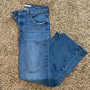 Levi’s ribcage crop boot jeans!
